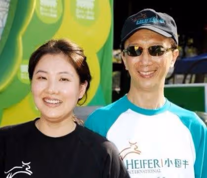 42歲伏明霞被曝離婚，因不想過老夫少妻的生活，梁錦松做出回應