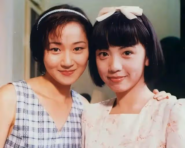 回憶殺!萬綺雯與鄧萃雯罕見同框,兩人嘟嘴自拍,相差5歲狀態佳