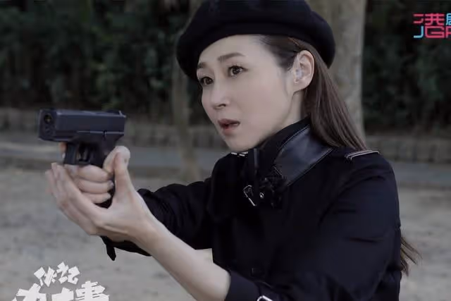 回憶殺!萬綺雯與鄧萃雯罕見同框,兩人嘟嘴自拍,相差5歲狀態佳