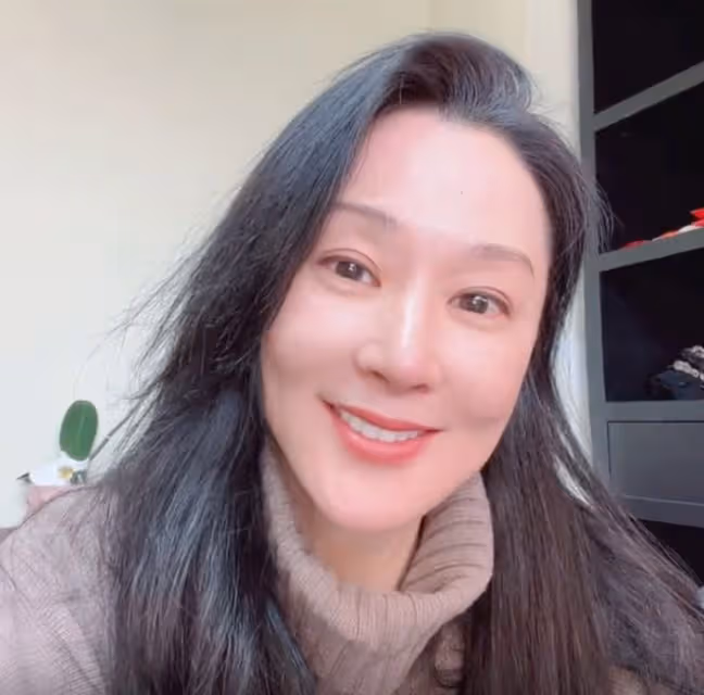 「慕容九」侯炳瑩近況,移居內地低調復出,54歲抗癌成功面色紅潤