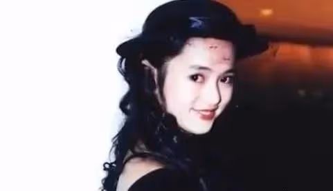 葉蘊儀近照曝光!嫁給富豪卻離婚,獨自撫養2個孩子,如今46歲似「大媽」,網友:根本認不出