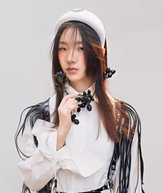 小s大女兒「成功換頭」,修長比例「高級臉」氣場超A,網:比超模還好看!