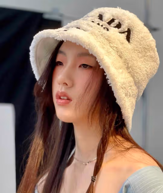 小s大女兒「成功換頭」,修長比例「高級臉」氣場超A,網:比超模還好看!