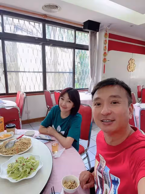 當年結婚上頭條!余皓然曬「25年前轟動全國」婚紗照 未婚懷孕「一句話跟定王中平」3個月就閃婚