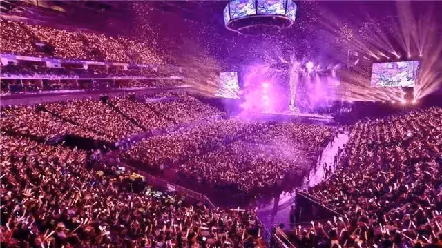 史上最慘淡演唱會!八萬人場館只有20人,包括掃地阿姨!很尷尬,網友:勇氣可嘉!心疼他一分鐘