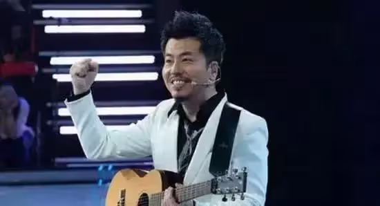 史上最慘淡演唱會!八萬人場館只有20人,包括掃地阿姨!很尷尬,網友:勇氣可嘉!心疼他一分鐘