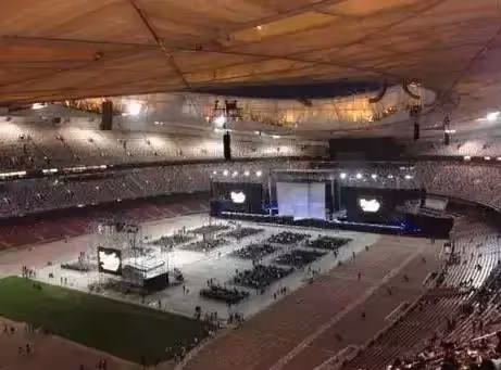史上最慘淡演唱會!八萬人場館只有20人,包括掃地阿姨!很尷尬,網友:勇氣可嘉!心疼他一分鐘
