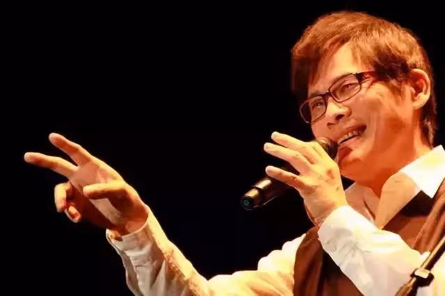 史上最慘淡演唱會!八萬人場館只有20人,包括掃地阿姨!很尷尬,網友:勇氣可嘉!心疼他一分鐘