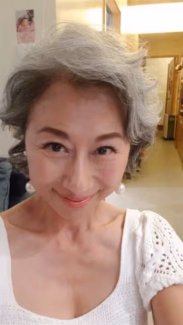 與葉蒨文一樣滿頭白髮　59歲葉童人老心不老！