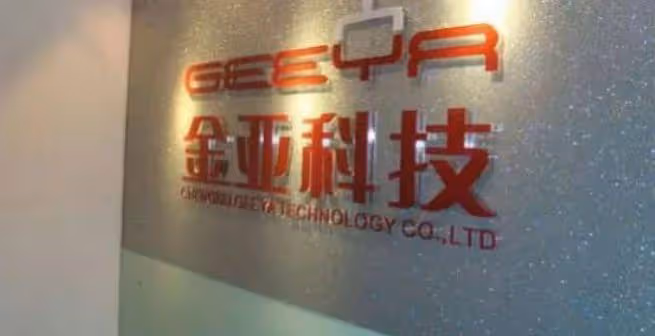 她是翻版劉濤，老公虧空180億破產，瘋狂拍戲救老公卻無力回天