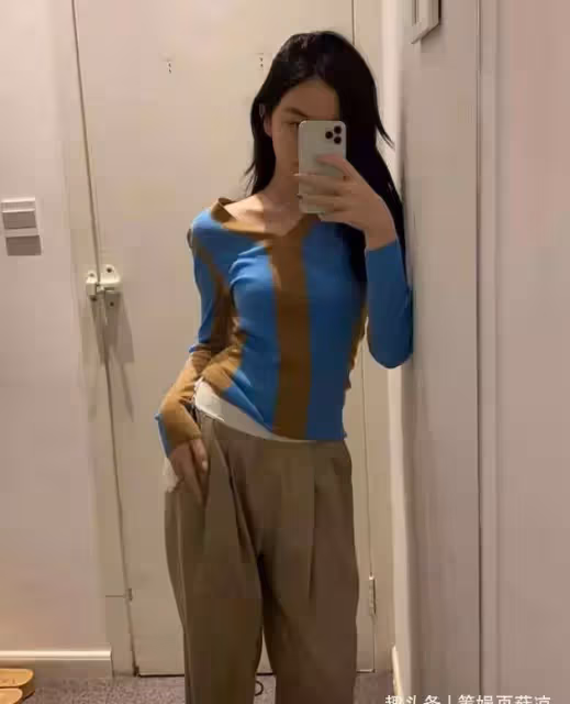 14歲李嫣近照好美!打扮時尚秀長腿,身材氣質與王菲如出一轍,網友:未成年可真拼