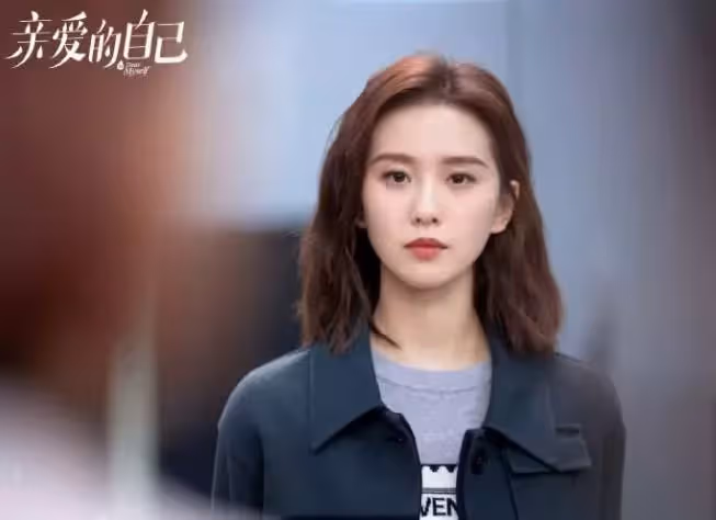 38歲唐嫣,34歲劉詩詩,同是產後複出,形象大不同,網友:心疼