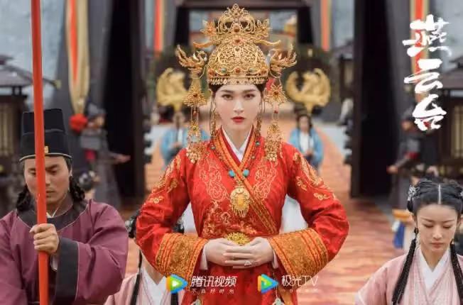 38歲唐嫣,34歲劉詩詩,同是產後複出,形象大不同,網友:心疼