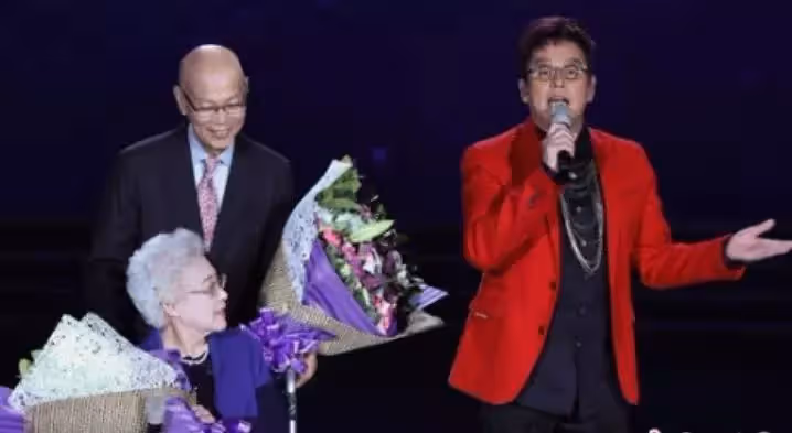 林青霞曬照,7個平均年齡71歲的明星聚會,晚年生活個個滋潤幸福