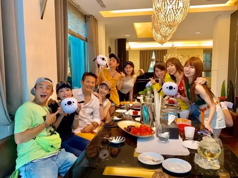 徐乃麟開箱內湖豪宅!「獨棟4層樓精緻裝潢曝光」:院子美如峇里島 結婚30年都牽妻手睡覺「直到第三者出現」