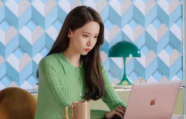 少女時代允兒,在SM工作了20年,被員工稱為經理,幕後照片公開!