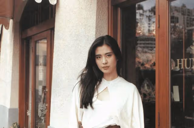 王祖賢舊照曝光,沒有修圖美顏的年代,這才是顏值界的扛把子