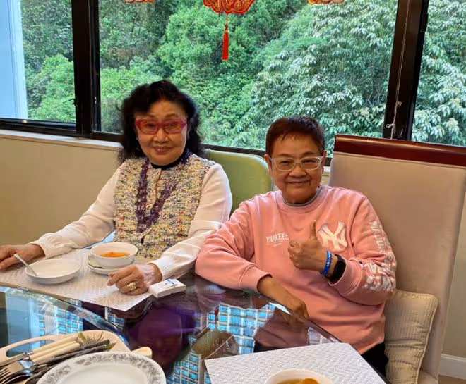 眾星齊聚白雪仙億元豪宅,為其慶祝94歲生日,仙姐至今未婚無兒女