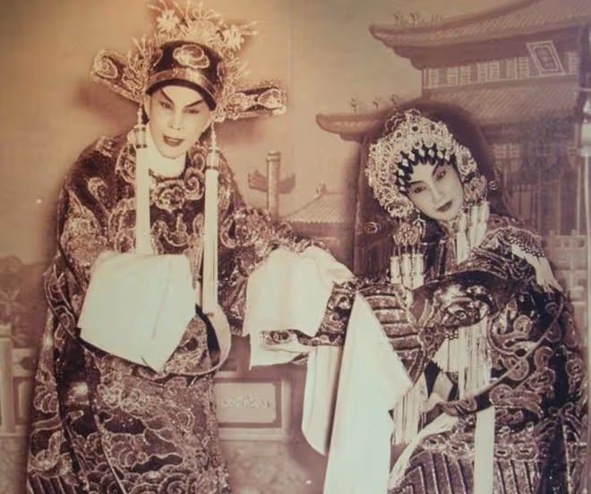 眾星齊聚白雪仙億元豪宅,為其慶祝94歲生日,仙姐至今未婚無兒女