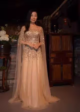 披婚紗嫁入佛門!56歲方文琳落淚「讓我定下來的心家」 鬆口談「校花女兒新戀情」:真的長大了!