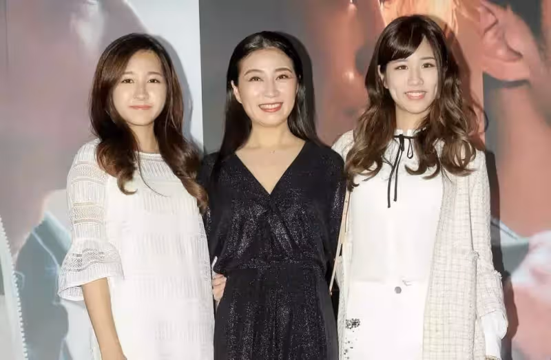 披婚紗嫁入佛門!56歲方文琳落淚「讓我定下來的心家」 鬆口談「校花女兒新戀情」:真的長大了!