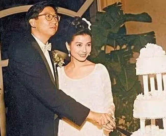 李連杰沒得到她,劉德華也追求失敗!鐘楚紅為亡夫「守寡15年」,至今62歲美貌依舊,網友:圈內最天然的女星