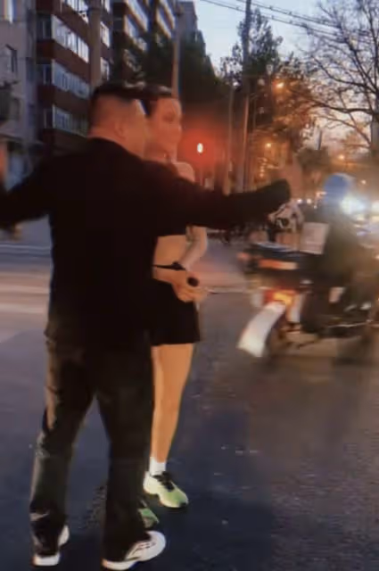 谷愛凌出席時尚紅毯，穿黑色抹胸裙氣場全開，網友贊其跨界天花板