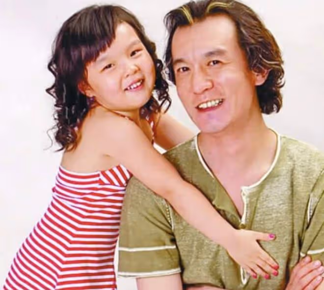 李詠54歲冥誕，哈文零點在美國發文表哀思，與女兒法圖麥相依為命