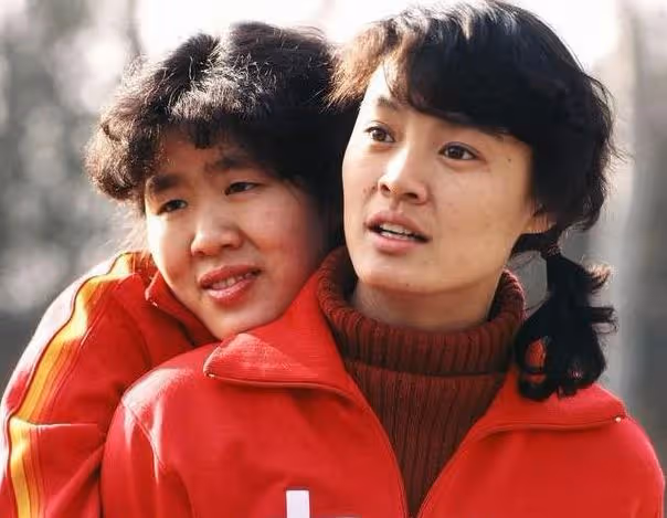 她是中國女排5連冠功臣，退役後患癌症去世，骨灰中發現多枚鋼釘