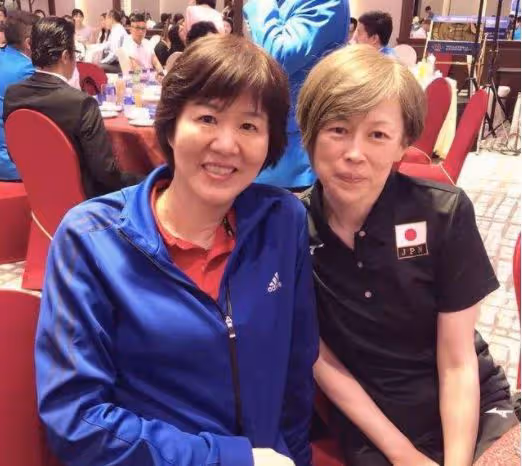 中國女排迎來發展拐點，郎平高調宣布最新簽約，帥位懸念再升級