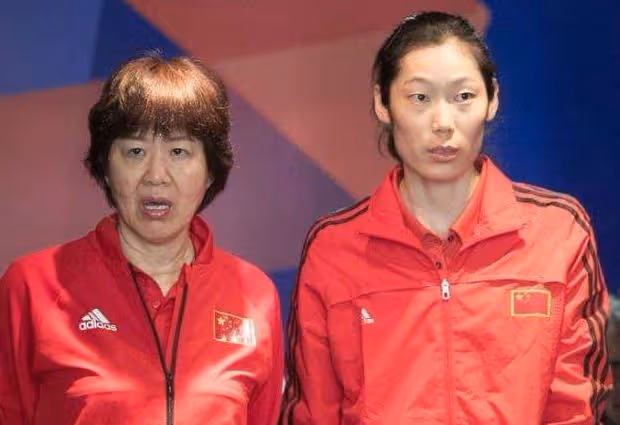 中國女排迎來發展拐點，郎平高調宣布最新簽約，帥位懸念再升級