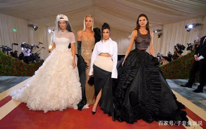 卡戴珊家族亮相Met Gala,卷上了,紅毯版《與卡戴珊家族同行》