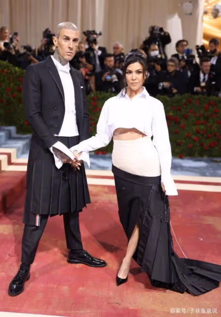 卡戴珊家族亮相Met Gala,卷上了,紅毯版《與卡戴珊家族同行》