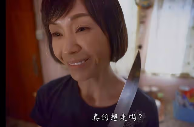 甜蜜！53歲亞姐攜老公低調現身商場，為慶祝結婚23周年做準備