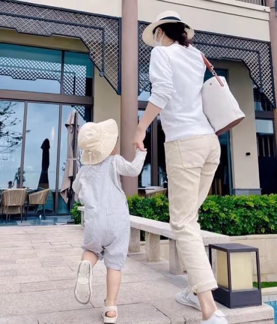 香港知名女星罕見曬娃！2歲兒子身高出眾，與丈夫長期分隔兩地