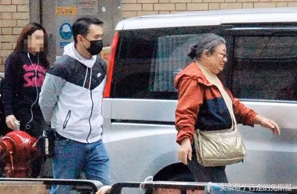 劉德華父母買菜「保鏢、司機7人隨行」大排場,天王嫂朱麗倩「上美容院卻只花..」出乎意料!