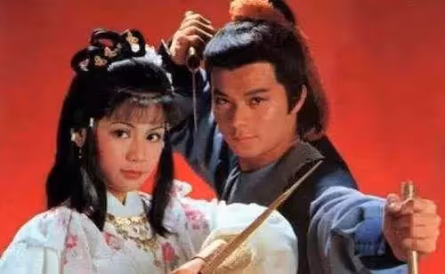 58歲黃日華一家近照!「為救妻子耗盡家產」結婚31年恩愛如初,29歲女兒美麗動人