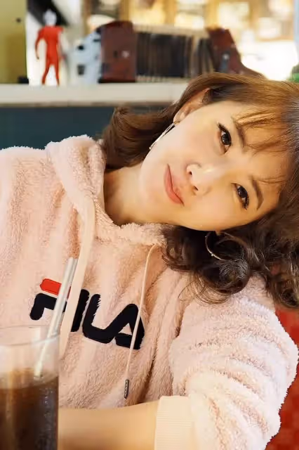 業配滿到6月!謝忻笑了「月收入多好幾倍」:我跌了個踉蹌爬回來 愛情也得意「已經去見家長」翻轉逆境