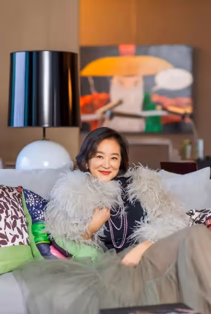 林青霞住6億豪宅陪孫女打麻將，丈夫邢李㷧助陣，開玩笑稱「壓力比談生意還大」，息影后過得幸福