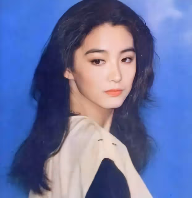 林青霞住6億豪宅陪孫女打麻將,丈夫邢李㷧助陣,開玩笑稱「壓力比談生意還大」,息影后過得幸福