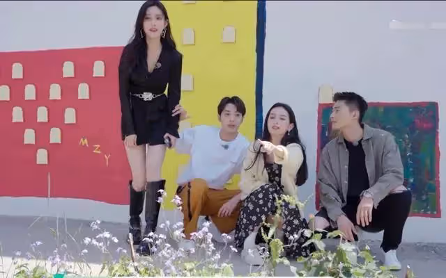 《桃花塢》嘉賓合影,孟子義穿裙子不方便,張翰的做法藏不住素養_節目_女孩子_時候