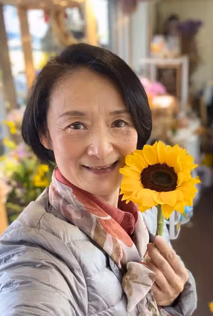 「救70隻流浪動物」傾家蕩產!譚艾珍「為省錢行善搬山區」住鐵皮屋,先生「一句遺言」讓她幡然醒悟:要當討喜老人家