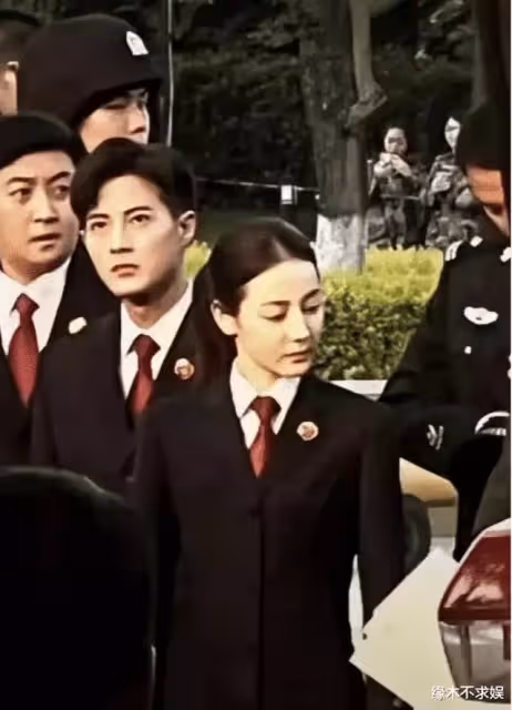 《公訴精英》拍攝中,迪麗熱巴又被偶遇