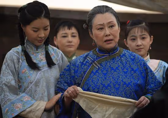 《大宅門》幕後:劇本被毀3次,張藝謀拒拍,陳凱歌姜文跑龍套