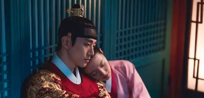 盤點6位軍白期仍超夯韓星!朴寶劍作品不斷、李俊昊舞姿爆紅