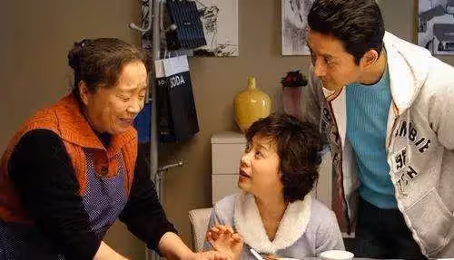 我已經再婚了,生不生孩子您還要管嗎?再這麼強勢,您兒子還得離