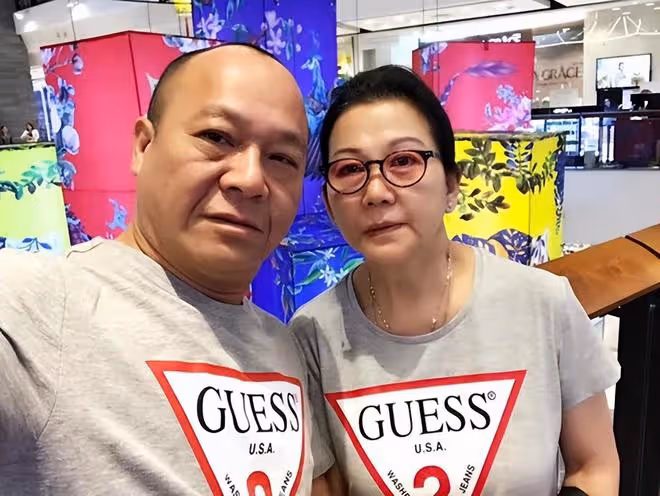 狄龍夫婦現身豪宅聚會，與眾星喝酒唱歌太盡興，陳國坤彈吉他伴奏