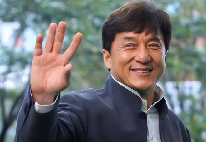 成龍坐直升機去杭州買兩千萬豪宅,獲中國富豪接待,房內還鑲黃金