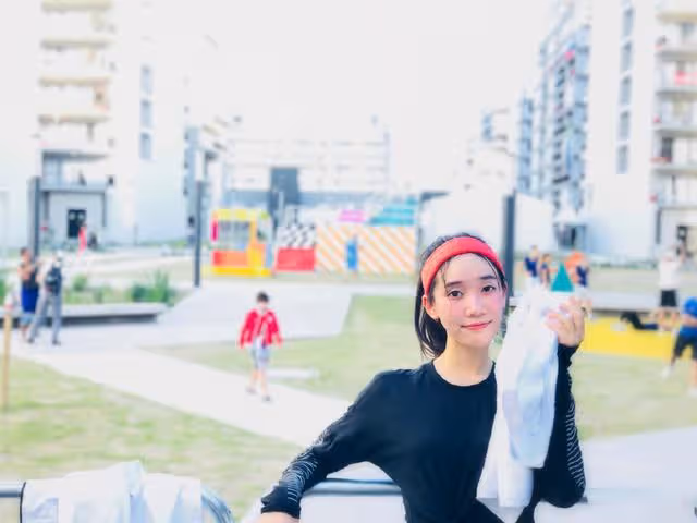 她被譽為「一字馬」女神,身材傲人,照片成物理題,現28歲仍單身