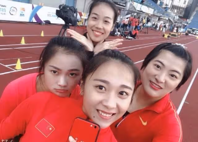 她是中國短跑女神,肚皮總有塊「遮羞布」,揭開後,引發很大爭議
